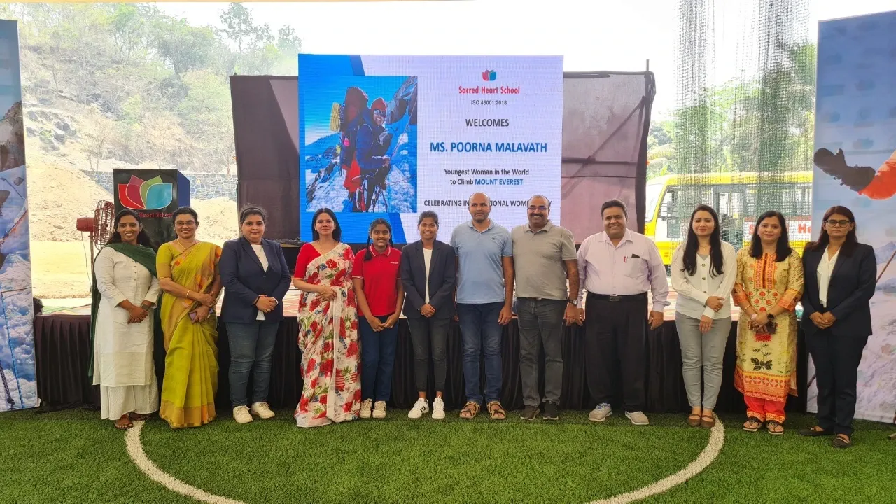 Learning from Legends - Interaction with distinguished personalities